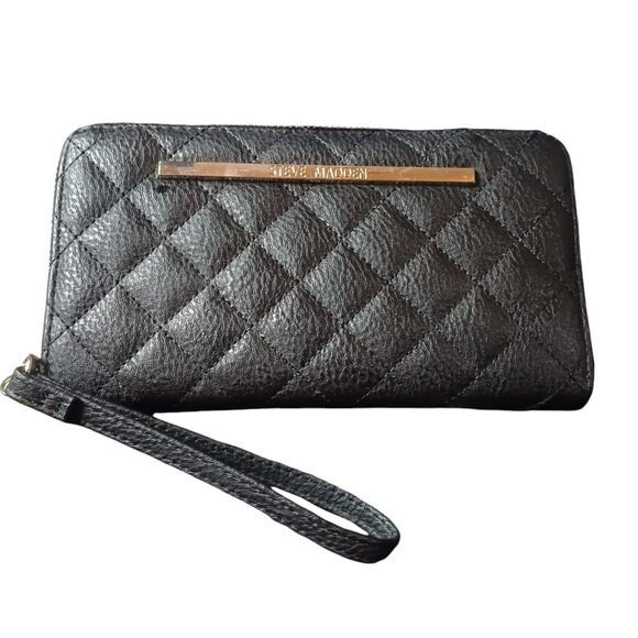 Steve Madden Black Quilted Zip around wallet EUC - Picture 1 of 5